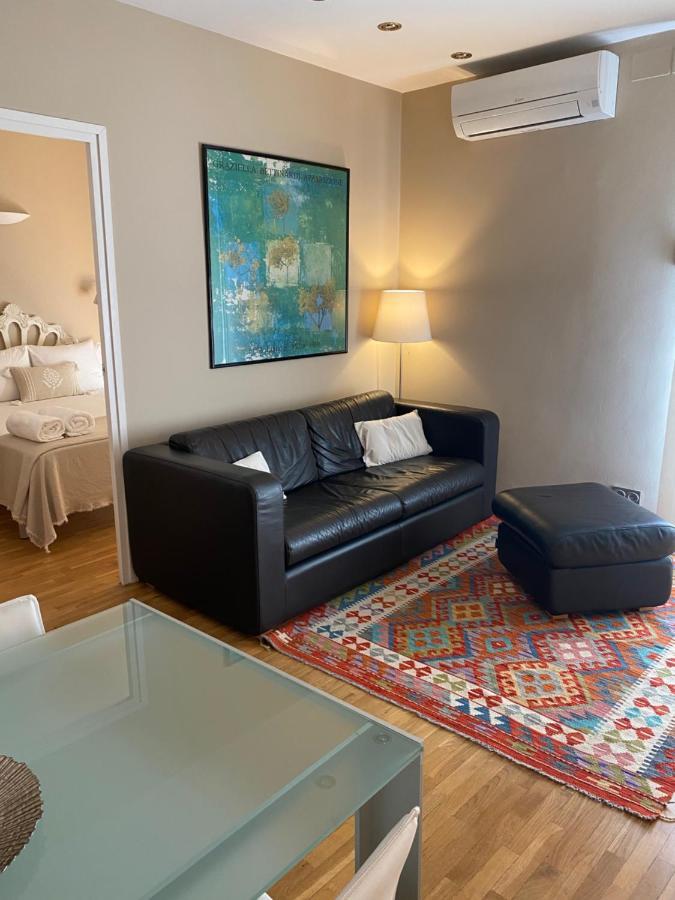 Apartament Petit Rossello Barcelona Zewnętrze zdjęcie