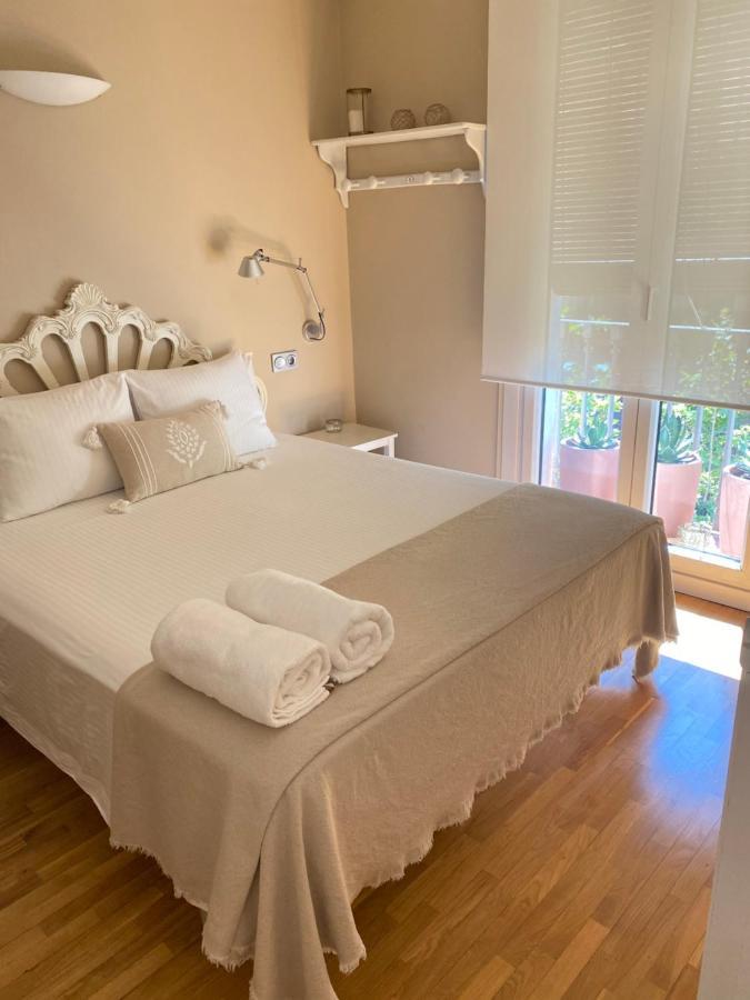 Apartament Petit Rossello Barcelona Zewnętrze zdjęcie