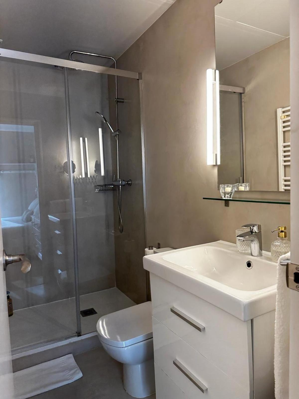 Apartament Petit Rossello Barcelona Zewnętrze zdjęcie