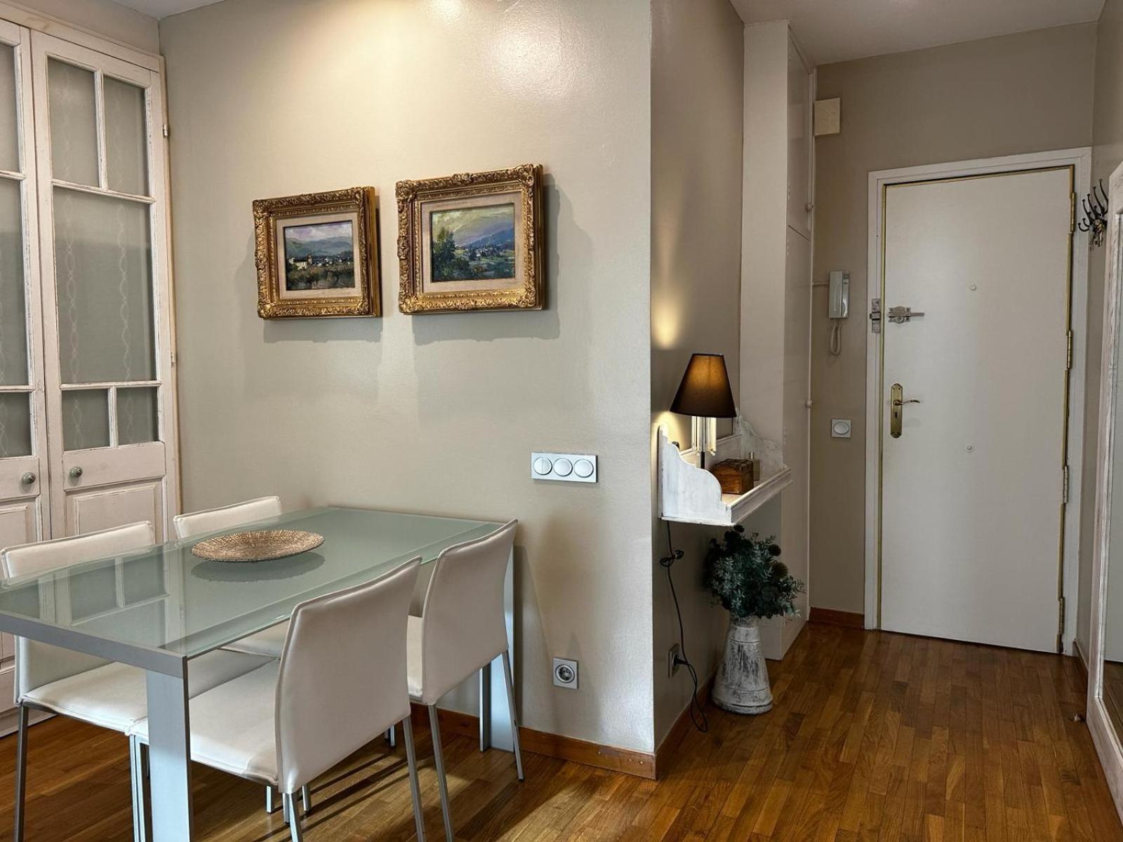 Apartament Petit Rossello Barcelona Zewnętrze zdjęcie