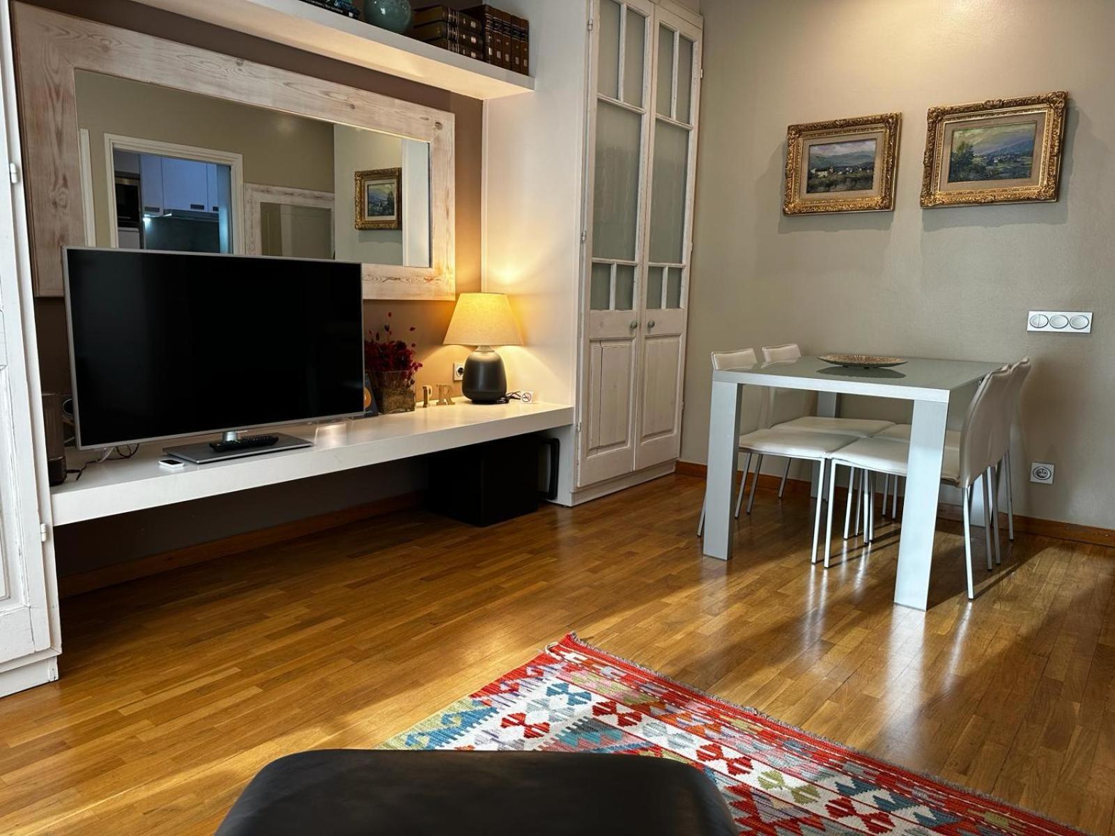 Apartament Petit Rossello Barcelona Zewnętrze zdjęcie