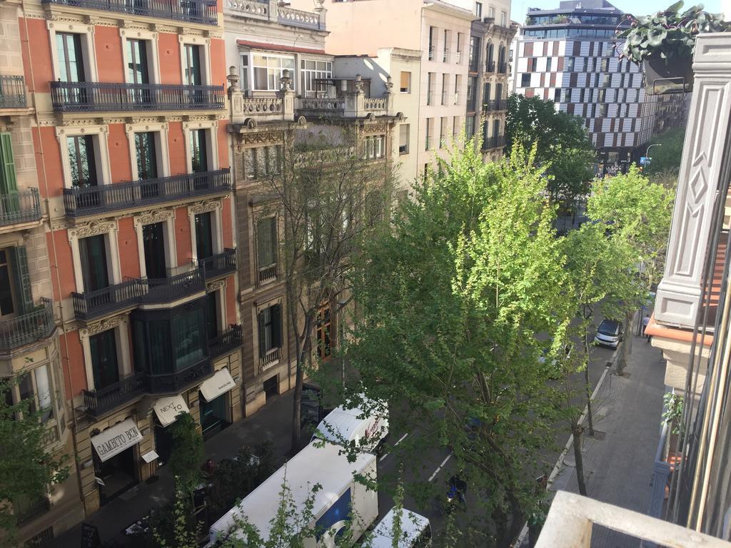 Apartament Petit Rossello Barcelona Zewnętrze zdjęcie