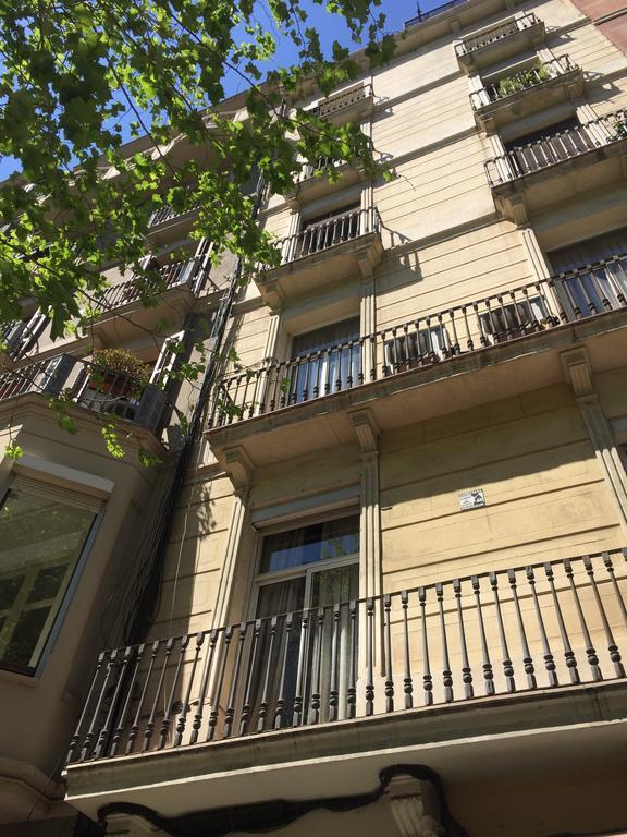 Apartament Petit Rossello Barcelona Zewnętrze zdjęcie